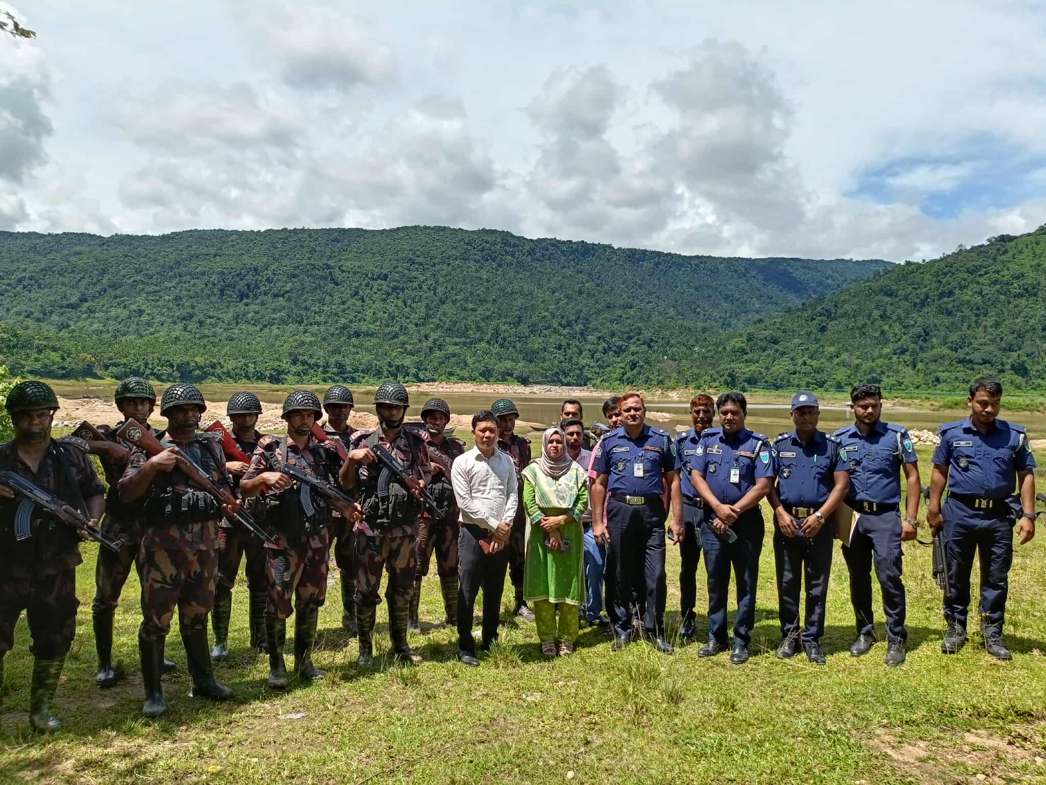 জৈন্তাপুরে রাংপানি নদীতে টাস্কফোর্সের অভিযান বালু পাথর জব্দ