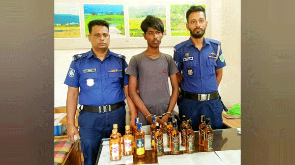 জৈন্তাপুরে ১৩ বোতল বিদেশি মদ সহ একজনকে আটক করেছে পুলিশ
