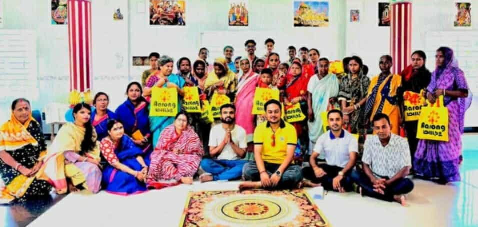 সুনামগঞ্জে দূর্গাপূজা উপলক্ষে শতাধিক নারী-পূরুষের মাঝে বস্ত্র বিতরণ