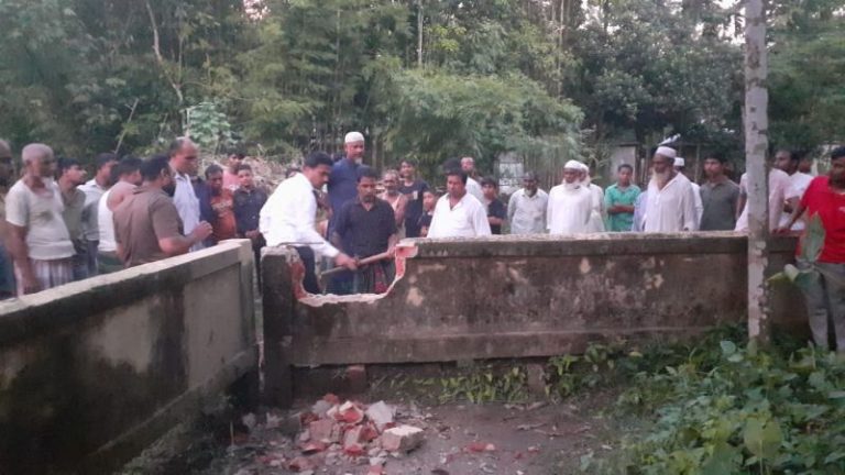 জকিগঞ্জে দেয়াল ভাঙল প্রশাসন,ছয় মাস পর মুক্ত পরিবার