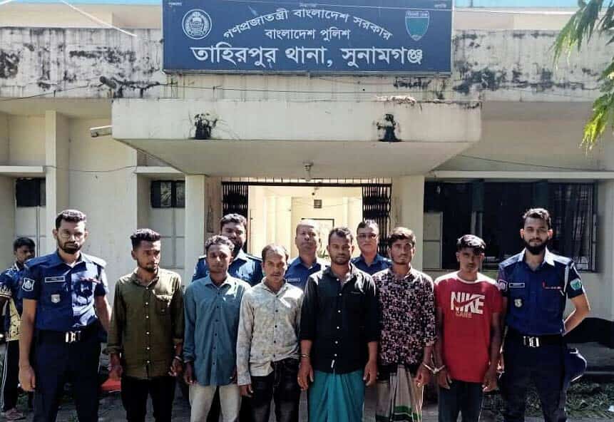 যাদুকাটায় পাড় কাটার দায়ে আটক ৬