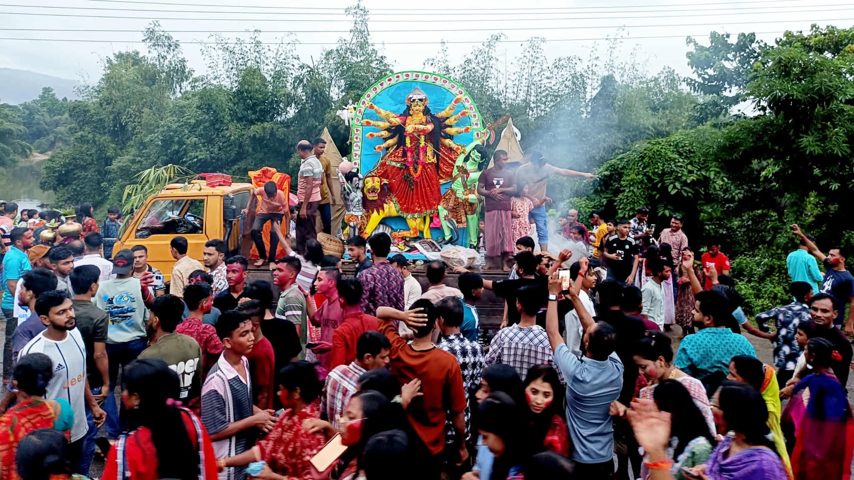 জৈন্তাপুরে ১৯টি মন্ডপে প্রতিমা বিসর্জ্জনের মধ্য দিয়ে শেষ হলো দূর্গা পূজা