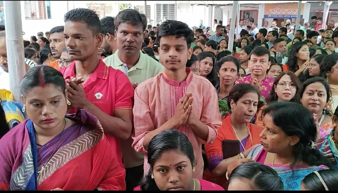 সুনামগঞ্জের ৪২৪টি পূজামন্ডপে শারদীয় দূর্গাপূজার নবনীতে হাজাঁরো ভক্তবৃন্দের পুষ্পাঞ্জলী অর্পণ