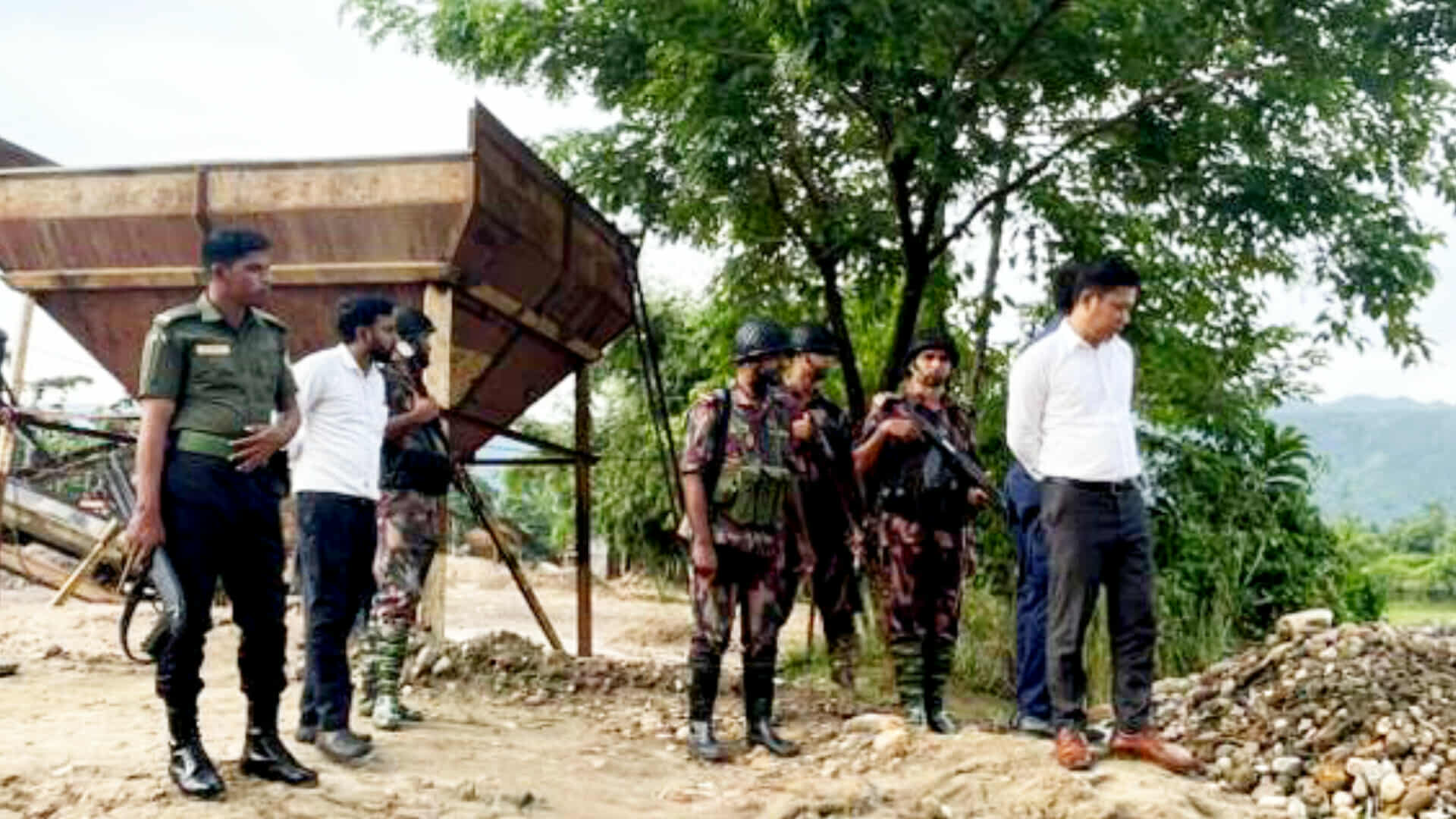 জৈন্তাপুরে টাস্কফোর্সের অভিযানে ৮ হাজার ঘনফুট বালু জব্দ