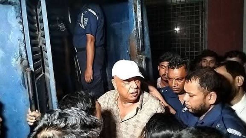 ৭ মামলায় জামিন নিয়ে ভারতে পালালেন আ.লীগ নেতা