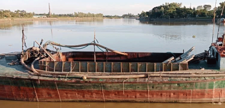 শাল্লার অবৈধ ড্রেজার মেশিনের তান্ডব,নদীভাঙনের মুখে ঘরবাড়ি