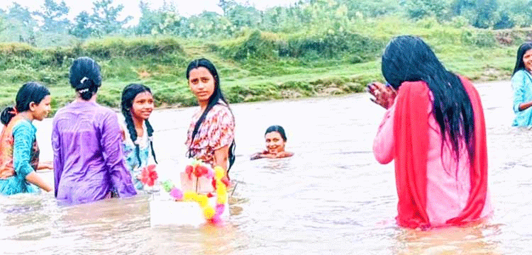 মাধবপুর চা বাগানে গঙ্গা স্নানের মধ্য দিয়ে চা-শ্রমিকদের কাত্যায়নী পূজা