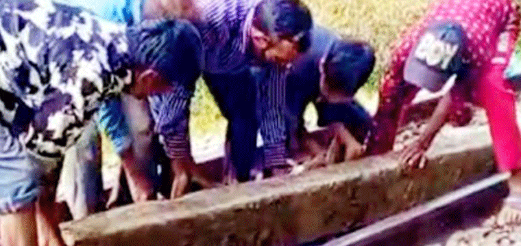 কমলগঞ্জে রেললাইনে স্লিপার ফেলে ট্রেন দুর্ঘটনার চেষ্টা