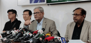 খালেদা জিয়াকে বিদেশে নেওয়ার মতো অবস্থায় নেই: মির্জা ফখরুল