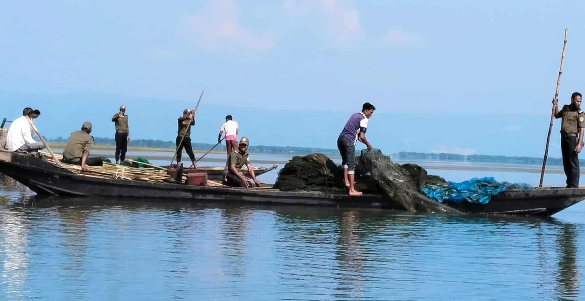 টাঙ্গুয়ার হাওরে পাঁচ লাখ টাকার জাল পুঁড়িয়ে ধ্বংস