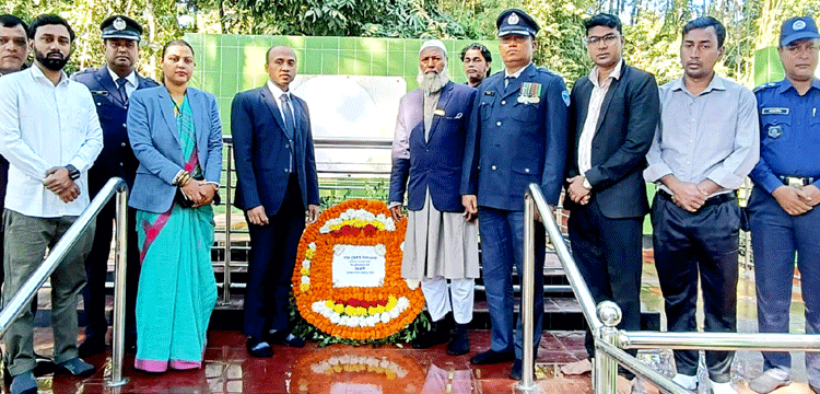 জৈন্তাপুরে শহীদ বুদ্ধিজীবি দিবস উপলক্ষে শহীদ গনকবরে পুষ্পার্ঘ্য অর্পণ