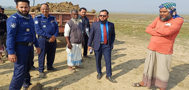 বালাগঞ্জে অবৈধভাবে ফসলী জমির মাটি কাটায় দুই জনকে জরিমানা