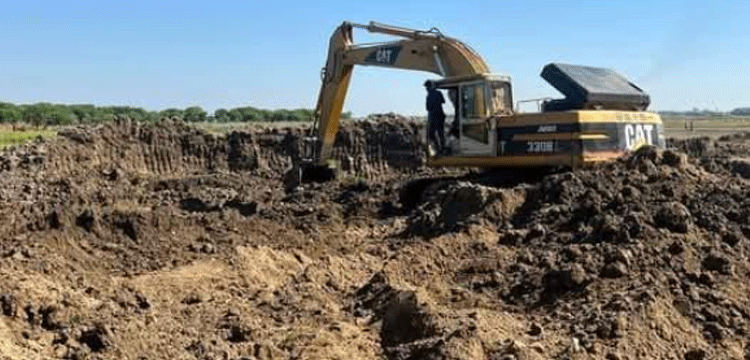 গোয়াইনঘাটে আদালতের নিষেধাজ্ঞা অমান্য করে বেড়িবাঁধ নির্মাণের অভিযোগ