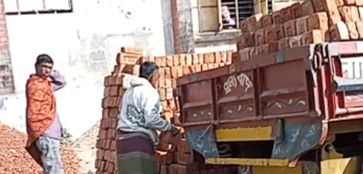 মাধবপুরে নিম্নমানের ইট ফিরিয়ে নিতে বাধ্য হলো ঠিকাদার