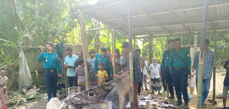 দলদলি চা বাগানে অগ্নিকাণ্ড: প্রবাসী শ্রমিকের ঘর পুড়ে ছাই