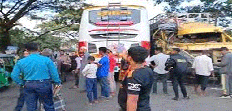 দক্ষিন সুরমায় বাস-ট্রাক সংঘর্ষে ১০ জন আহত