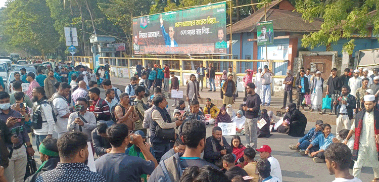 সিলেটে হাদি হত্যার বিচার দাবিতে সর্বাত্মক অবরোধ