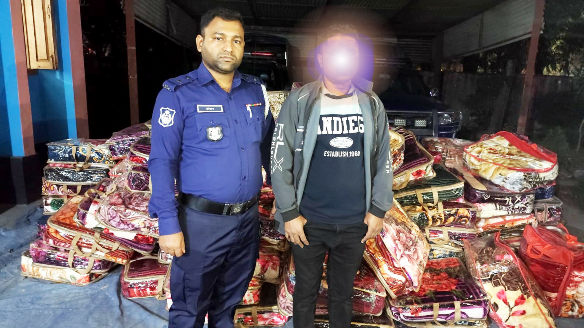 জৈন্তাপুরে দুটি টুরিস্ট বাস হতে ২১৭ পিস ভারতীয় কম্বল জব্দ, গ্রেপ্তার -১