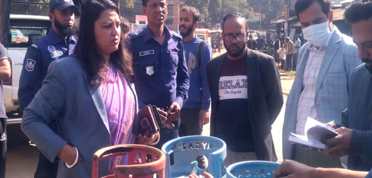 জৈন্তাপুরে এলপিজি অতিরিক্ত দামে বিক্রি: প্রতিষ্ঠানকে ১০ হাজার টাকা জরিমানা