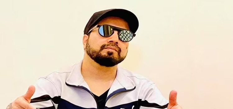 কুকুরদের জন্য দশ একর জমি দানের ঘোষণা গায়কের