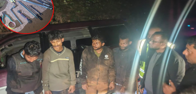 কুলাউড়ায় দেশীয় অস্ত্রসহ চার ডাকাত আটক