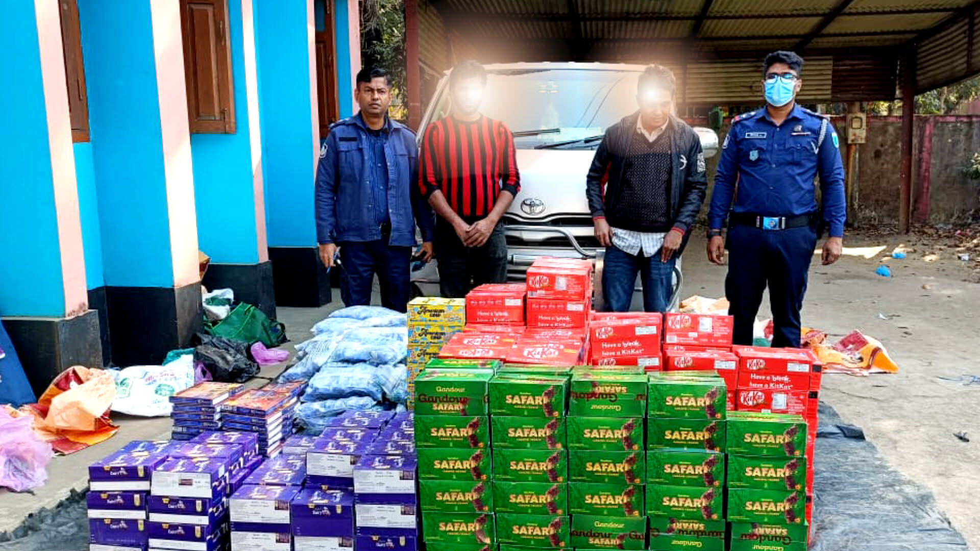 জৈন্তাপুরে ভারতীয় চোরাইপন্য পাচারকালে ২ নারী সহ আটক ৪