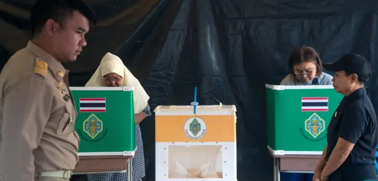 থাইল্যান্ডে নির্বাচন আজ, হচ্ছে গণভোটও