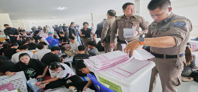 থাইল্যান্ডে আজ সংসদ নির্বাচন, হবে গণভোটও