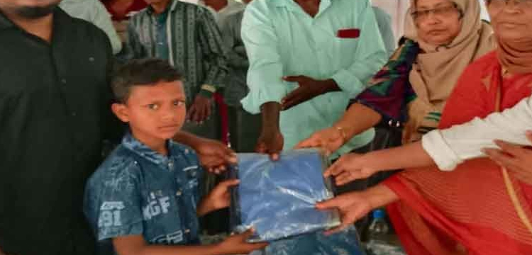 হবিগঞ্জ-৪ আসনে চা-বাগানের শিক্ষার্থীদের মধ্যে স্কুল ড্রেস বিতরণ