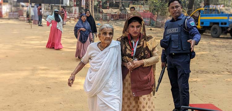 ফেঞ্চুগঞ্জে ভোট দিলেন ৯০ বছরের বৃদ্ধা