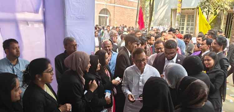 সিলেট আইনজীবী সমিতির নির্বাচন পরিদর্শনে খন্দকার মুক্তাদির