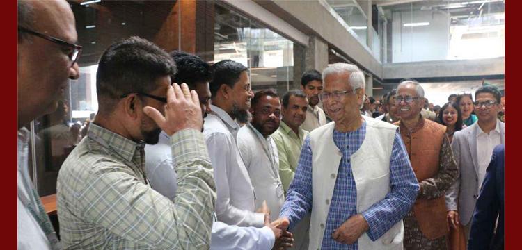 পুরনো কর্মস্থলে ফিরলেন ড. ইউনূস