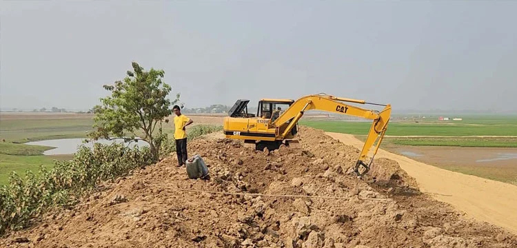 সুনামগঞ্জে ফসল রক্ষাবাঁধের কাজ অসম্পুর্ণ : কৃষকদের আশঙ্কা