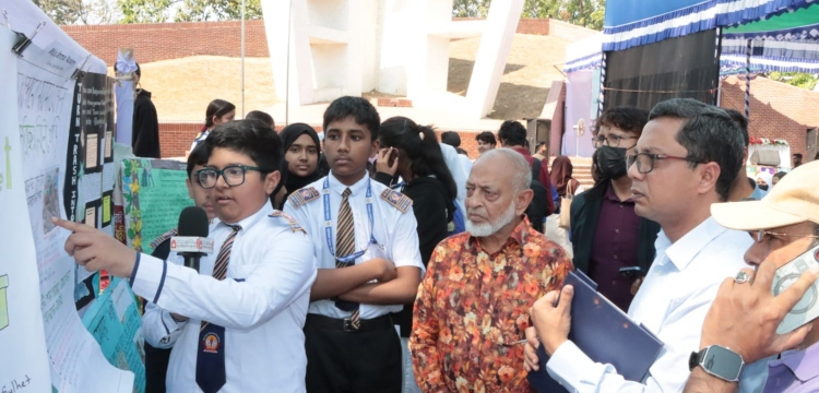 সিলেটে দেয়াল পত্রিকায় পরিচ্ছন্ন নগরীর ভাবনা