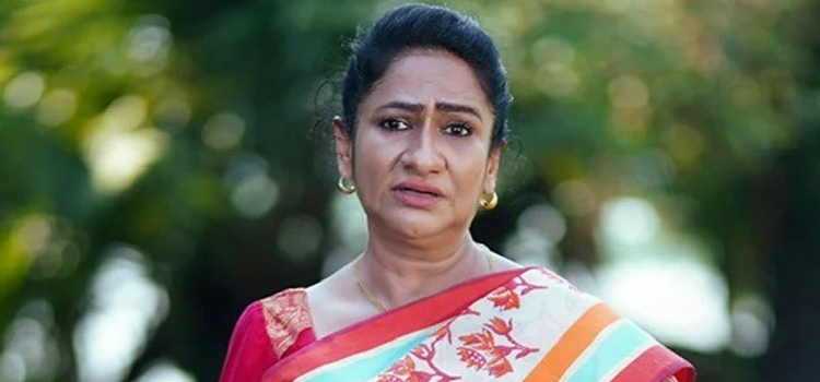 ছেলেকে রাস্তায় ফেলে মারধর, অভিযোগ নিয়ে থানায় মনিরা মিঠু